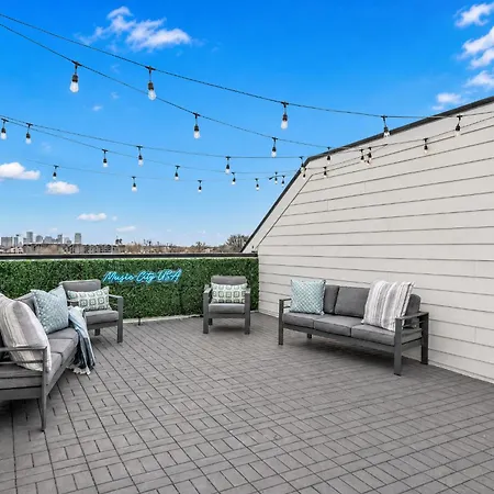 Pet-friendly House Sleeps 12 Near Geodis Park Holiday home Nashville