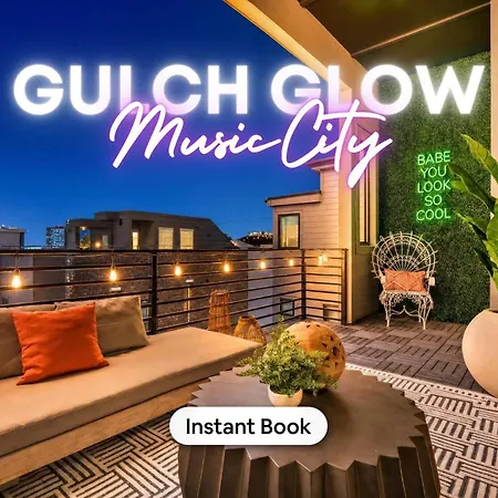 Neon Balcony House - Sleeps 12 Near Broadway Holiday home