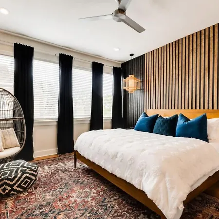 Funk House. Mins To Broadway. Parking Holiday home