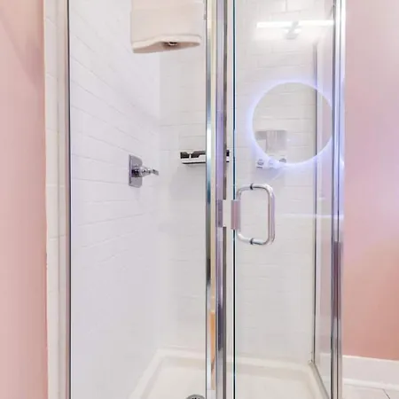 Funk House. Mins To Broadway. Parking Holiday home Nashville