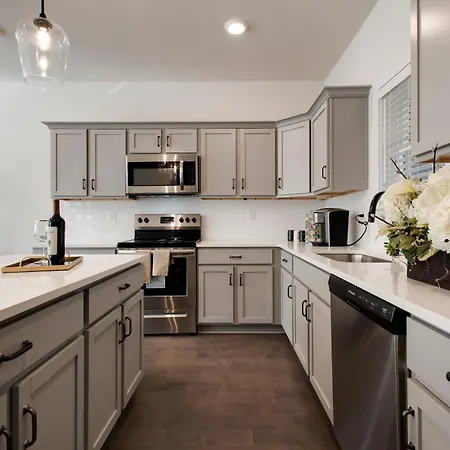 Luxury Three Bedroom Townhouse Near Airport Holiday home Nashville