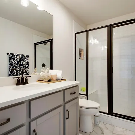 Luxury Three Bedroom Townhouse Near Airport Holiday home Nashville