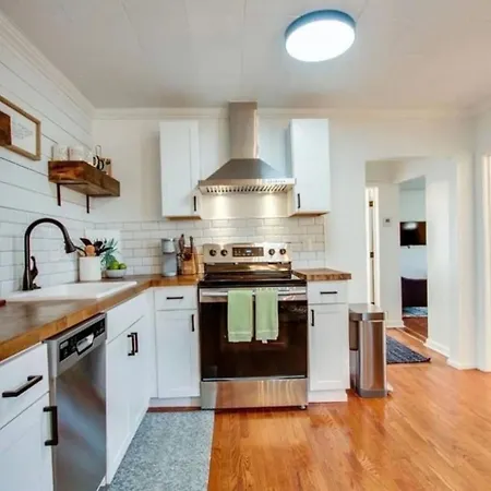 1947 Rustic Farmhouse. East Nash. Mins To Broadway * Nashville