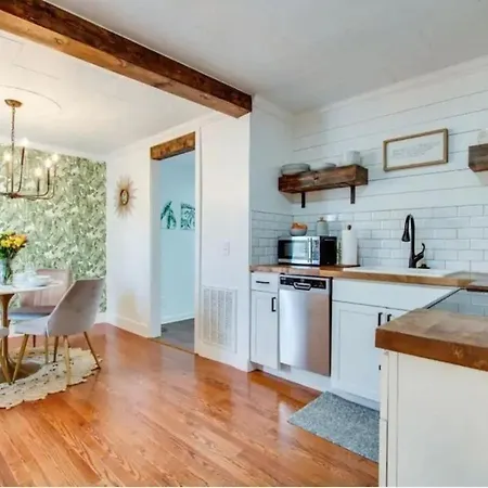 1947 Rustic Farmhouse. East Nash. Mins To Broadway
