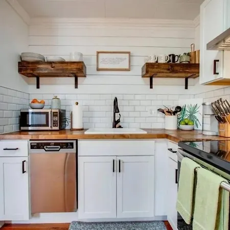 Holiday home 1947 Rustic Farmhouse. East Nash. Mins To Broadway *