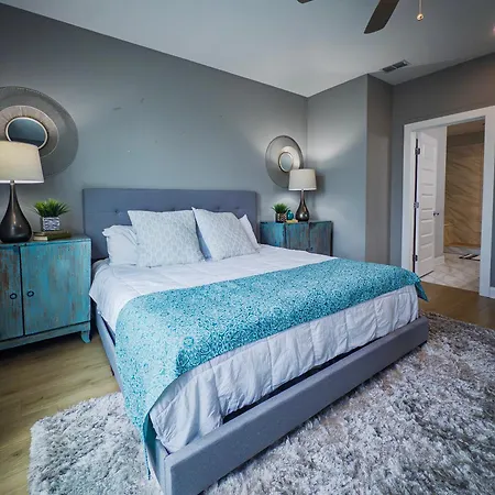 Beautiful Modern Townhome In For Groups & Families