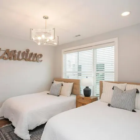 Holiday home Downtown Modern, Rooftop Patio, Vanderbilt, 8 Beds *