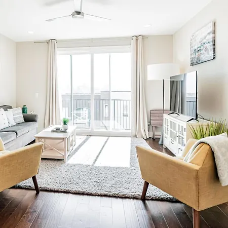Holiday home Modern Skyline-view Townhome For Groups Up To 8 *