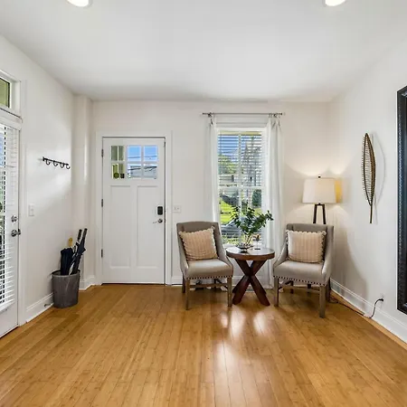 Spacious Townhouse W Exclusive Backyard * Nashville