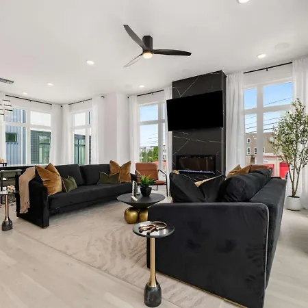 Luxury Living At Velvet And Vinyl Rooftop 6 Beds Holiday home Nashville