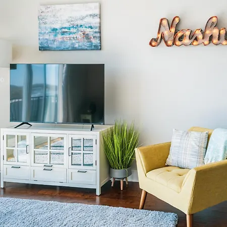 Modern Skyline-view Townhome For Groups Up To 8 Holiday home *