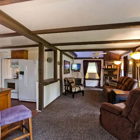Beautiful Waterfront Vacation Close To Opryland In Nashville, Tennessee * Nashville