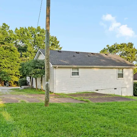 Area 3br With Yard And Workspace