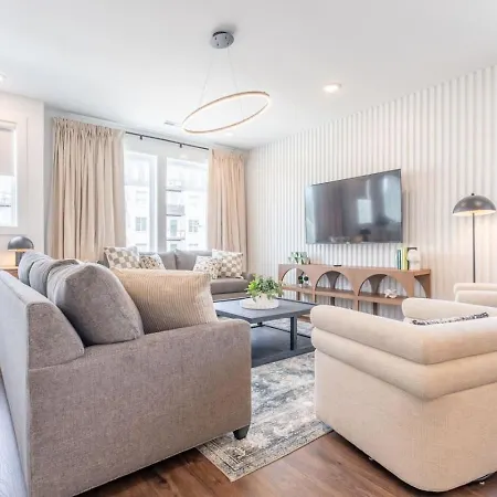 Luxury Downtown Views - Rooftop - Hot Tub - Garage Holiday home Nashville