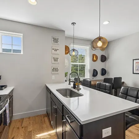Some Things Just Go Better Together Sleeps 20 Holiday home Nashville