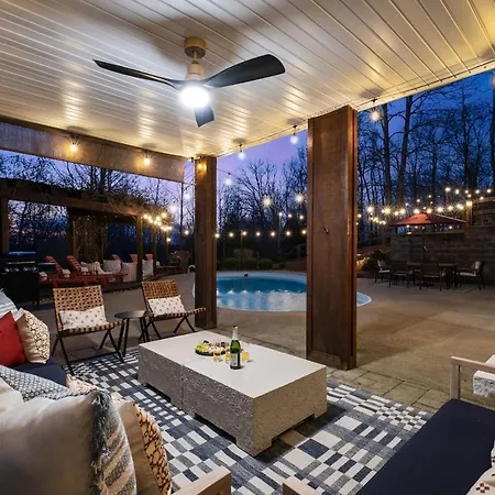Cedar Peak - Pool Hot Tub & Gym Sleeps 24 Holiday home *