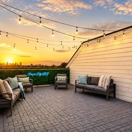 2 Rooftop Homes - Sleeps 24 - Near Geodis Park Holiday home