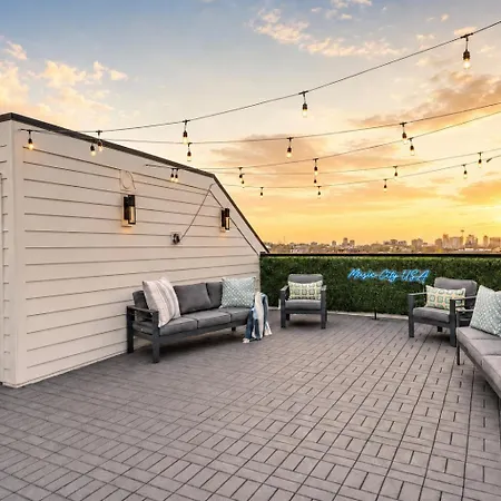 Holiday home 2 Rooftop Homes - Sleeps 24 - Near Geodis Park *