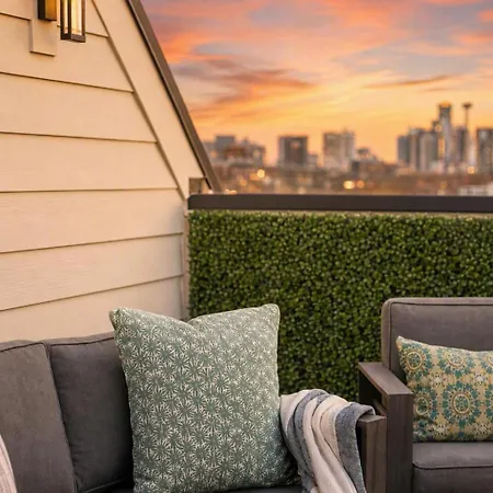 Holiday home 2 Rooftop Homes - Sleeps 24 - Near Geodis Park