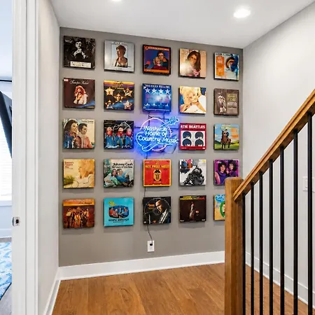 Holiday home Rooftop Deck Townhome Sleeps 12 Near Geodis Park Nashville