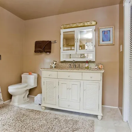 Beautiful Waterfront Vacation Close To Opryland In Nashville, Tennessee * Nashville