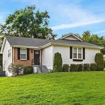 Holiday home Area 3br With Yard And Workspace Nashville