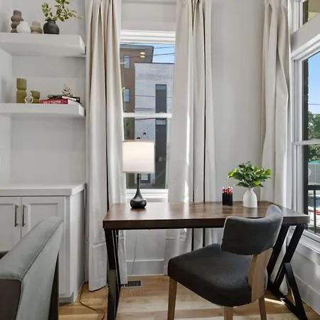 Walk To Germantown Game Minutes To Broadway Holiday home