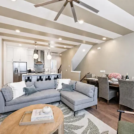 Rooftop Deck Townhome Sleeps 12 Near Geodis Park Holiday home
