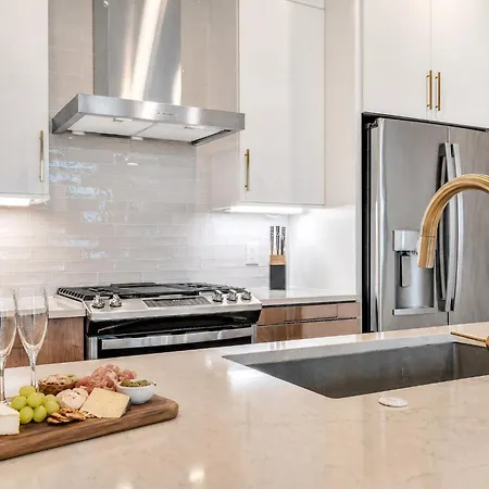 Pet-friendly House Sleeps 12 Near Geodis Park *