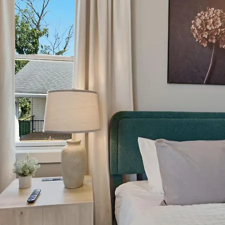 Walk To Germantown Game Minutes To Broadway Holiday home