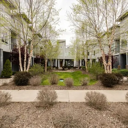 Funk House. Mins To Broadway. Parking Nashville