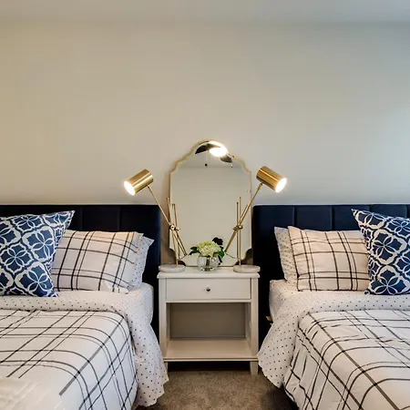 Luxury Three Bedroom Townhouse Near Airport Nashville