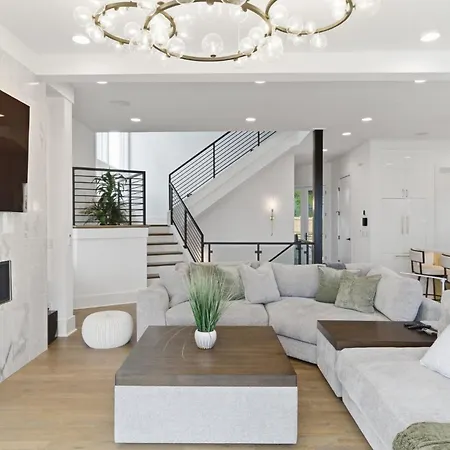 Elevated Luxury Skyline Views Near Broadway * Nashville