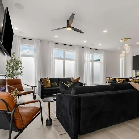 Holiday home Luxury Living At Velvet And Vinyl Rooftop 6 Beds *