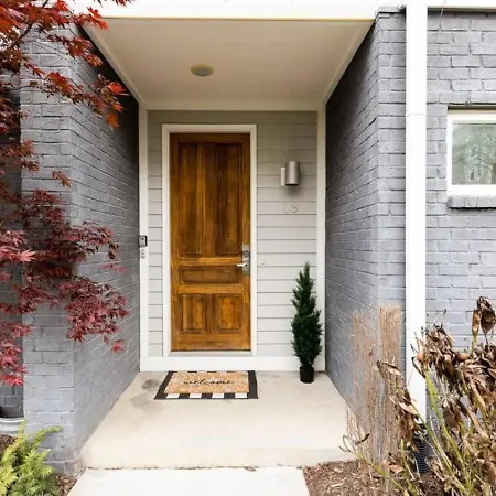Funk House. Mins To Broadway. Parking *