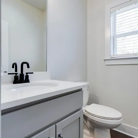 Holiday home Luxury Three Bedroom Townhouse Near Airport