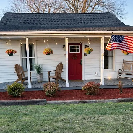1947 Rustic Farmhouse. East Nash. Mins To Broadway Holiday home Nashville