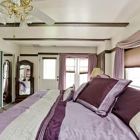 Beautiful Waterfront Vacation Close To Opryland In Nashville, Tennessee *