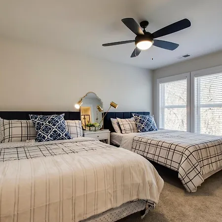 Luxury Three Bedroom Townhouse Near Airport Nashville