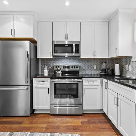 Area 3br With Yard And Workspace *