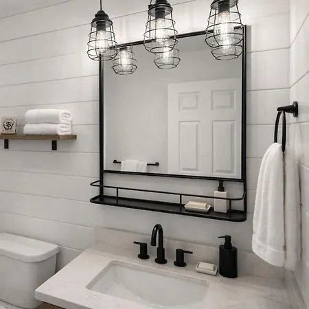 1947 Rustic Farmhouse. East Nash. Mins To Broadway