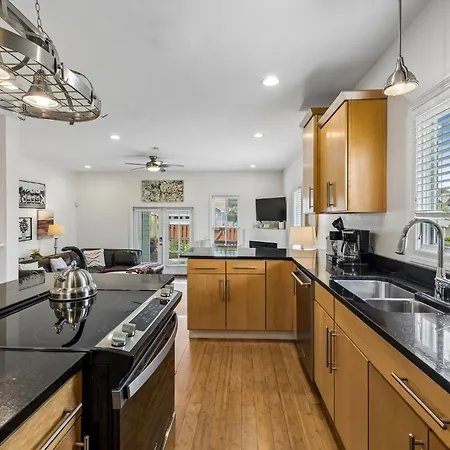 Spacious Townhouse W Exclusive Backyard Holiday home Nashville