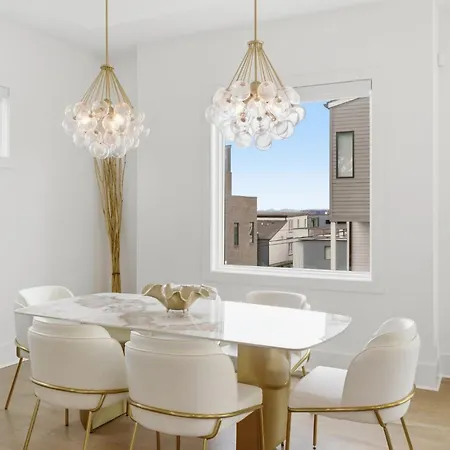Elevated Luxury Skyline Views Near Broadway Holiday home Nashville