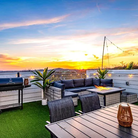The Encore - Rooftop Hot Tubgame Roomsleeps 12 Homestay