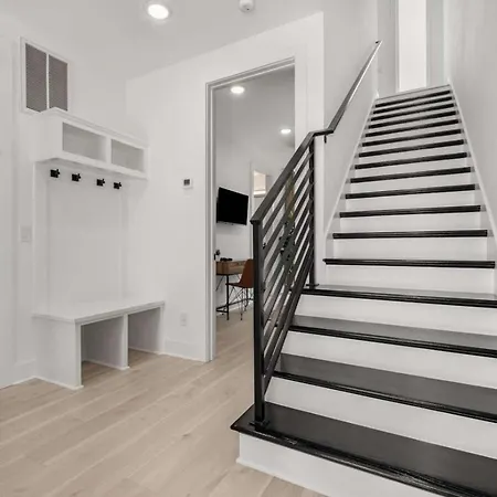 Luxury Living At Velvet And Vinyl Rooftop 6 Beds Holiday home Nashville