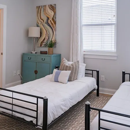 Holiday home Beautiful Modern Townhome In For Groups & Families