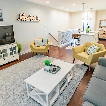 Modern Skyline-view Townhome For Groups Up To 8 *