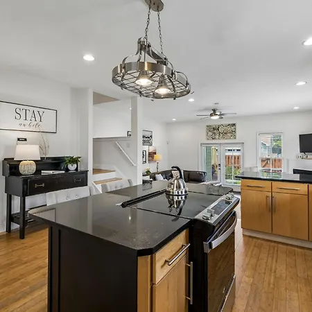 Spacious Townhouse W Exclusive Backyard Nashville