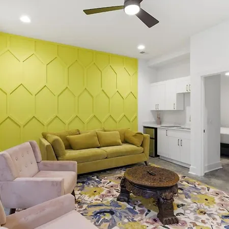 2 Ultra Lux Homes Sleeps 24 Hot Tub & Rooftops Holiday home Nashville
