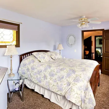 Beautiful Waterfront Vacation Close To Opryland In Nashville, Tennessee Holiday home *
